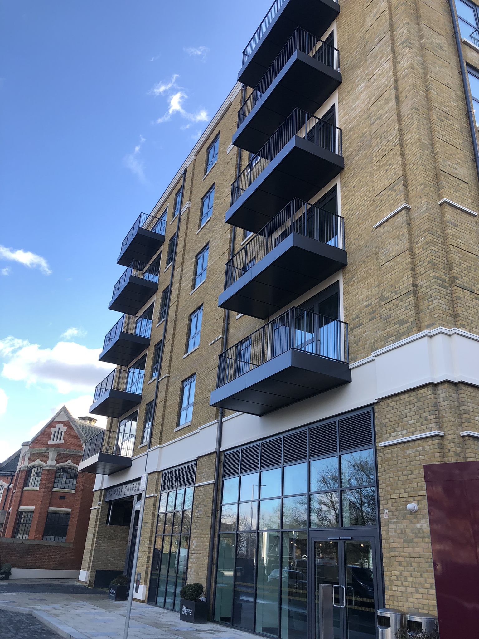 First building completes at Royal Exchange